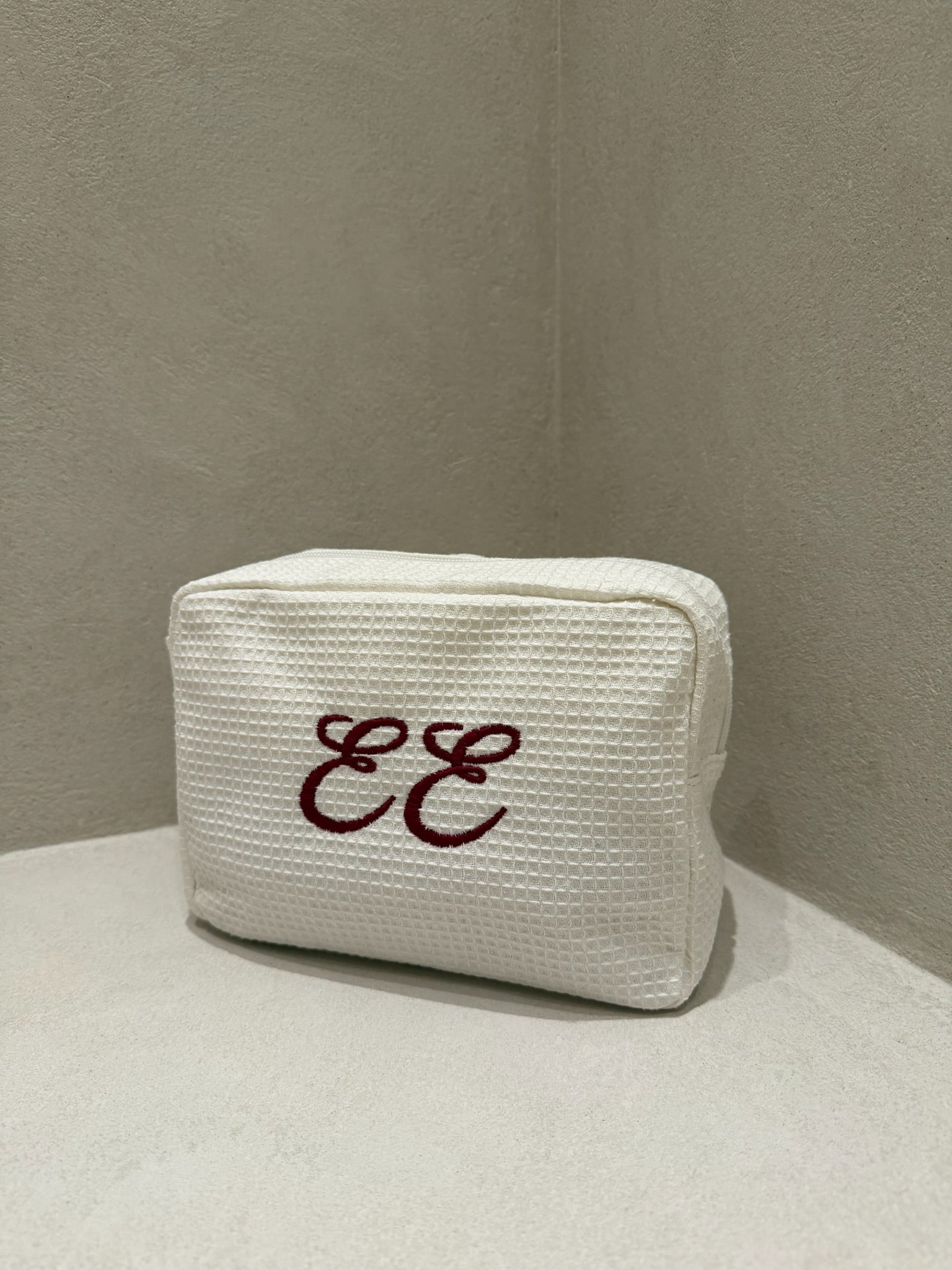 personlig broderad necessär Noomie